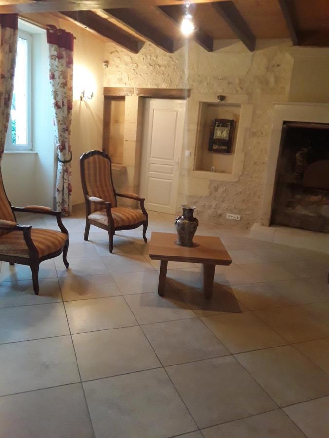 Chambre D'Hotes Cote Jardin Soulignonne Exterior foto
